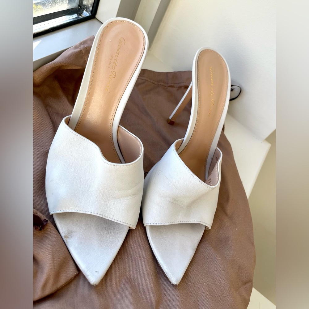 Gianvito Rossi White Leather Alise Peep Toe Mules
